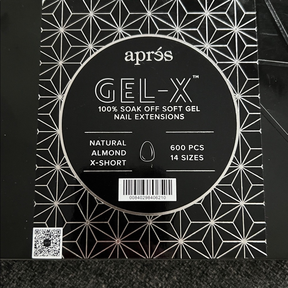 aprés GEL-X Natural Almond X-Short Soft Gel Nail Extensions - Black